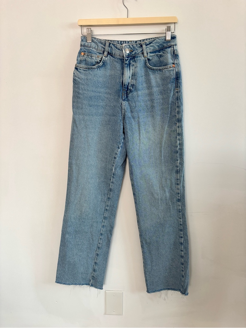 Classic High-Rise Straight Leg Jeans in Light Blue Wash- Frayed Hem- Size US 4